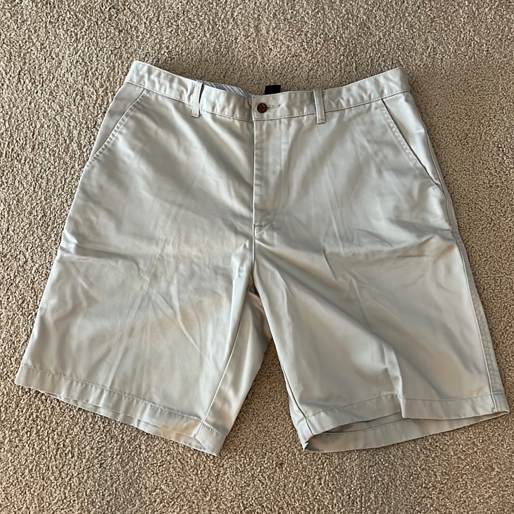 Great Gap khakis shorts.